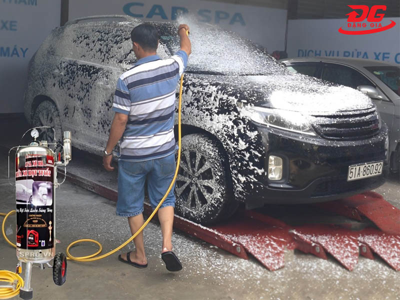 Bình rửa xe bọt tuyết cũ giá rẻ những tiềm ẩn nhiều rủi ro