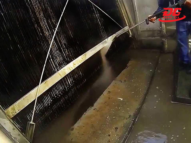 Vệ sinh, bảo dưỡng tháp cũ để bán được giá cao