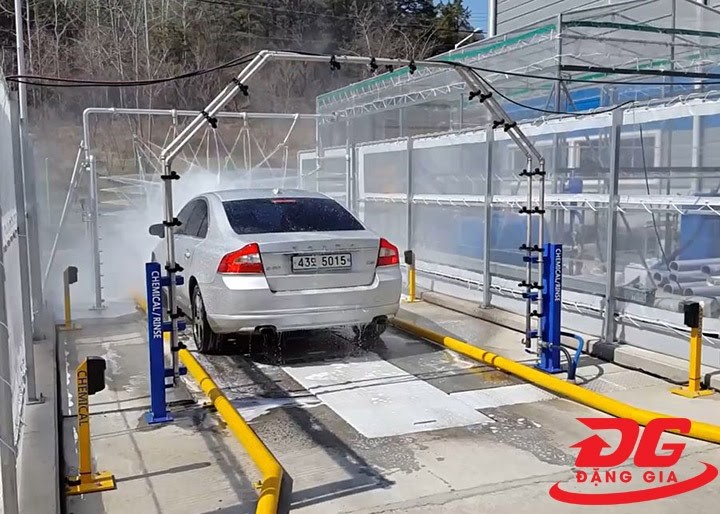 Hệ thống rửa xe ô tô bán tự động