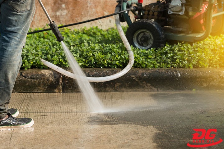 Máy rửa xe cũ vẫn cho khả năng xịt rửa mạnh mẽ