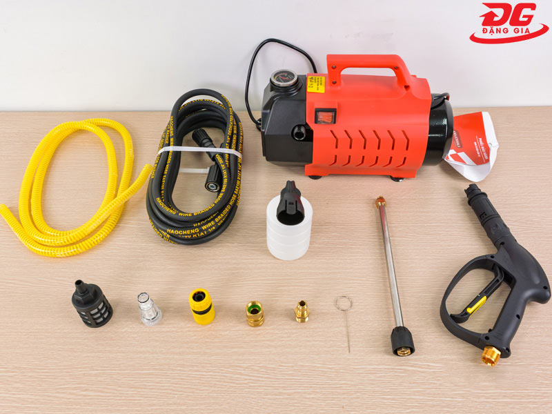Máy bơm rửa xe gia đình Amaxtools 1800W AMG1800