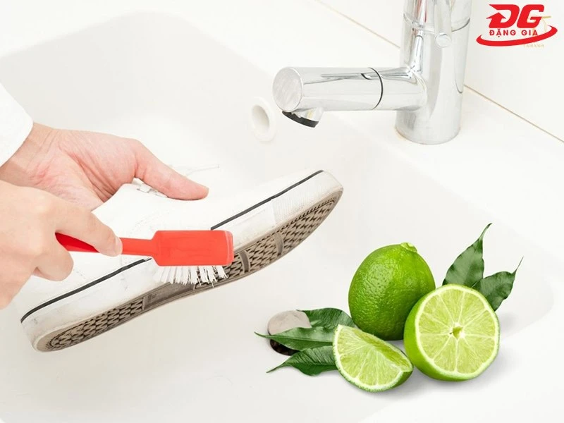 Chanh là nguyên liệu được dùng để tẩy vết ố giày cực hiệu quả