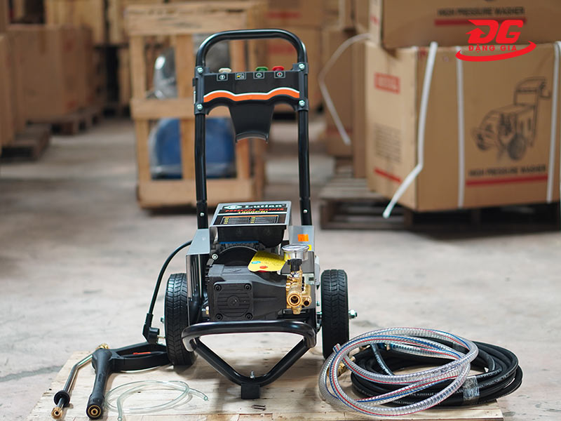 Máy phun rửa xe cao áp Lutian 80/2.2, công suất 2.2kW