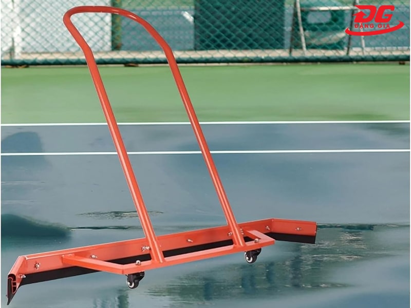 Cây gạt sàn dùng cho sân tennis