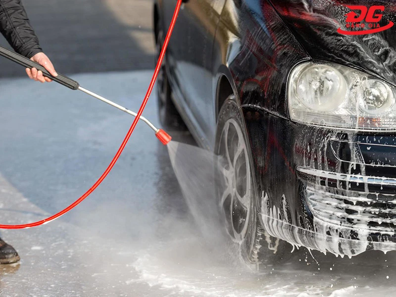 Máy rửa xe giúp việc xịt rửa xe cộ nhanh chóng và hiệu quả hơn