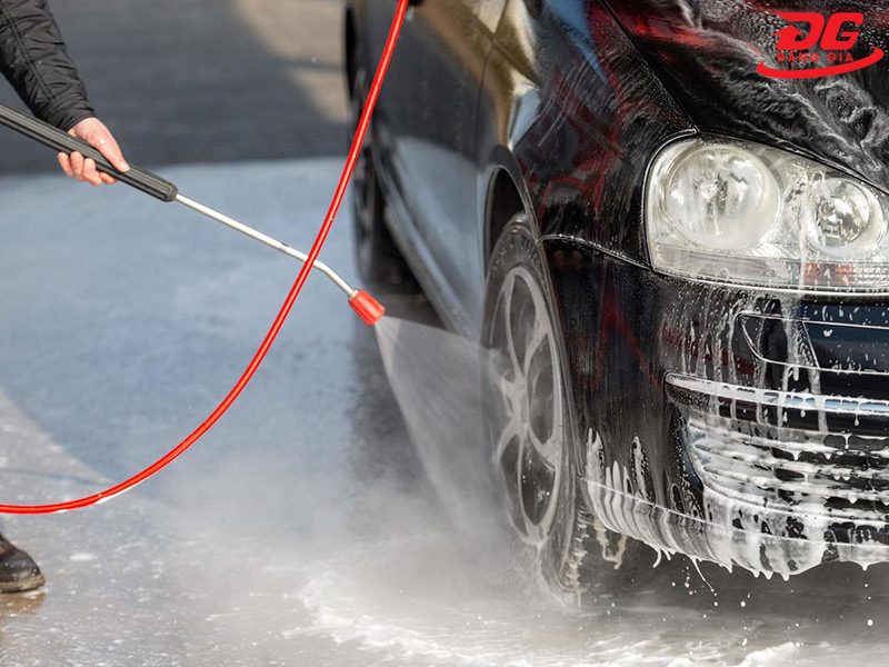 Máy rửa xe giúp việc xịt rửa xe cộ nhanh chóng và hiệu quả hơn