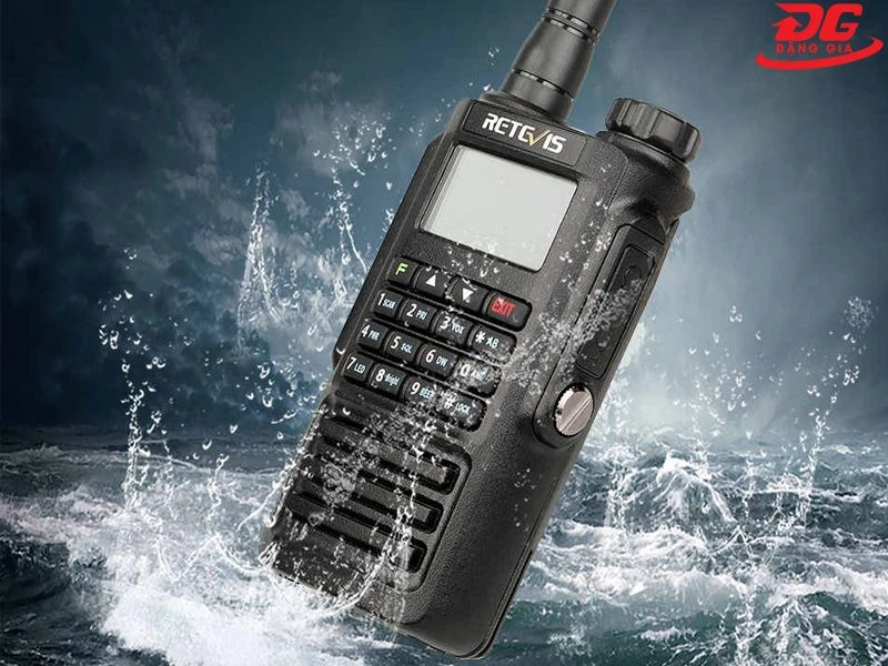 Bộ đàm hàng hải là thiết bị quan trọng trong lĩnh vực hàng hải