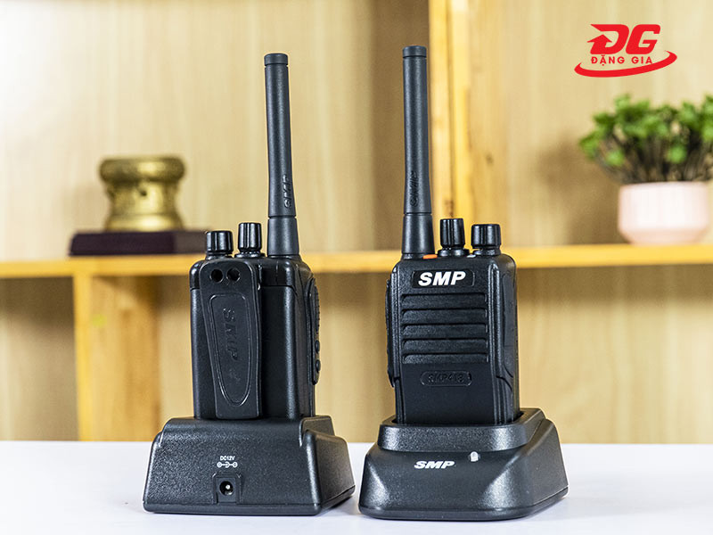 Bộ đàm Motorola SMP-418 hoạt động liên tục từ 8 - 10 tiếng