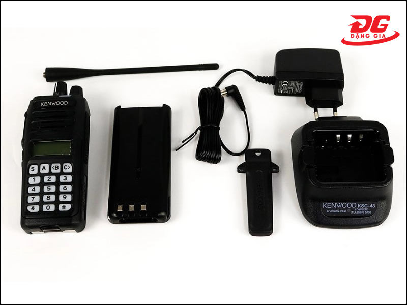 Model Kenwood NX-1300D-M3 và các phụ kiện đi kèm theo máy