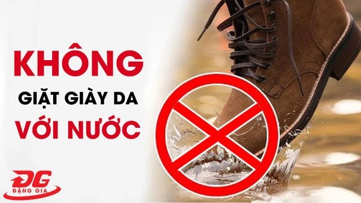 không vệ sinh giày da nữ với nước