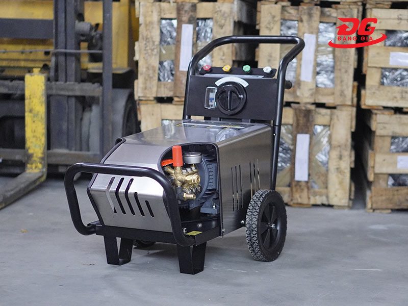 Máy xịt rửa cao áp đa năng Kumisai 2000PSI