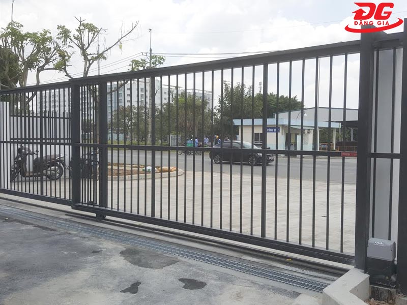 Mô tơ cửa cổng 2 cánh cửa lùa phù hợp sử dụng cho xí nghiệp, cơ quan