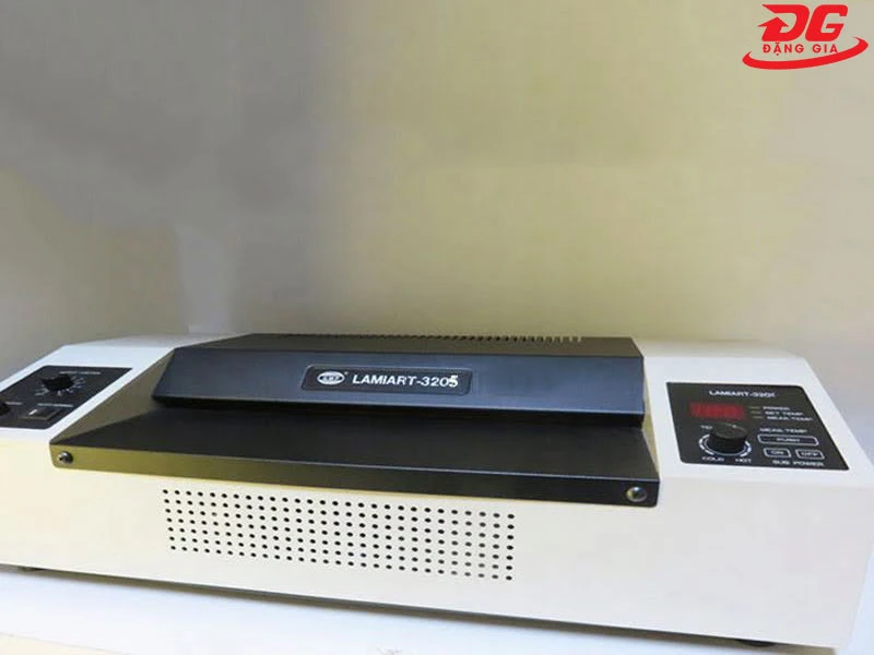 Máy ép nhựa chuyên nghiệp A1 Lamiart 3205