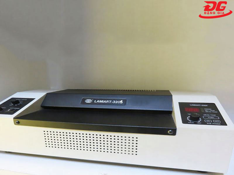 Máy ép nhựa chuyên nghiệp A1 Lamiart 3205