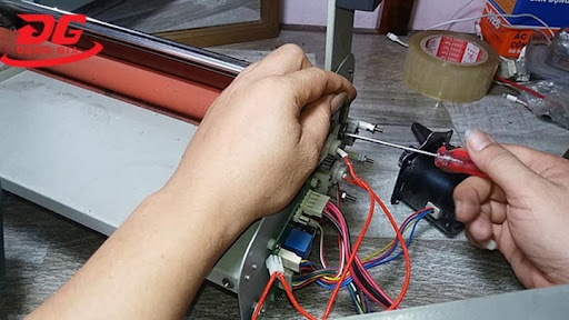 Cách sửa máy ép Plastic 10 PHÚT tại nhà như chuyên gia