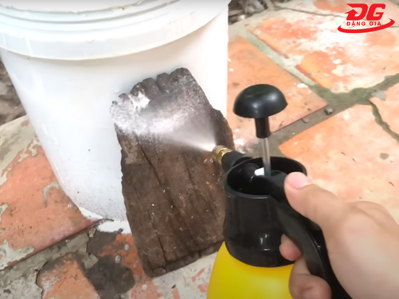 Bình bọt tuyết nhỏ gọn, dễ cầm