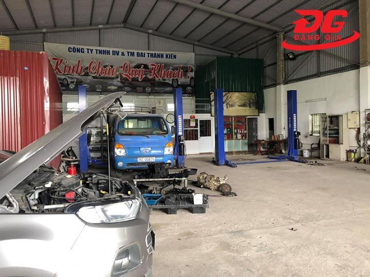 Máy nén khí được sử dụng phổ biến trong các gara chăm sóc, bảo dưỡng xe