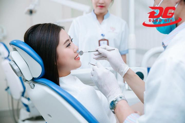 Máy nén khí cung cấp khí nén hỗ trợ hoạt động cho máy khoan nha khoa, máy thổi khí,... để điều trị các vấn đề về răng miệng