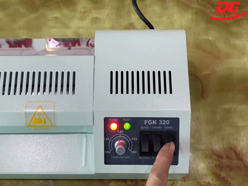 Điều chỉnh nhiệt độ về 0 và đợi máy nguội trước khi rút ổ cắm điện