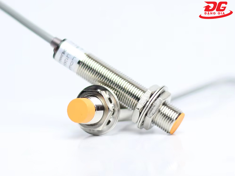 cảm biến tiệm cận kim loại