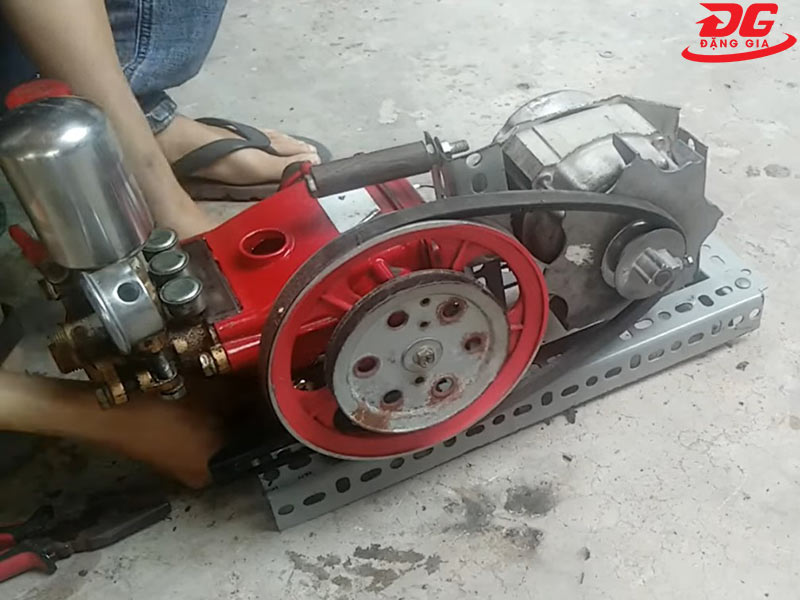 Biến motor máy giặt cũ thành máy bơm rửa xe gia đình
