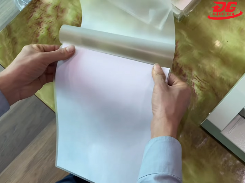 Phủ kín màng ép lên 2 mặt của tài liệu