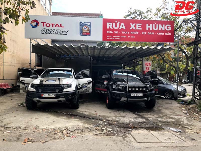 Rửa xe ô tô Hùng
