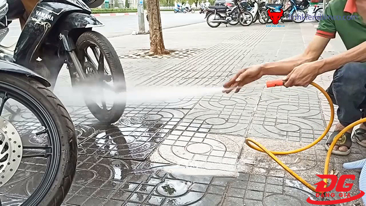 Béc mỏ vịt là phụ kiện rửa xe không thể thiếu của máy rửa xe dây đai
