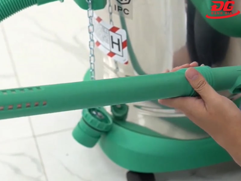 kết nối ống hút máy hút bụi phòng sạch
