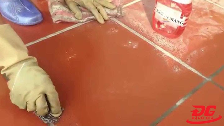 hoá chất tẩy rửa xi măng trên nền gạch