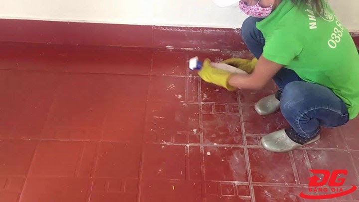 tẩy xi măng trên nền gạch, đá hoa