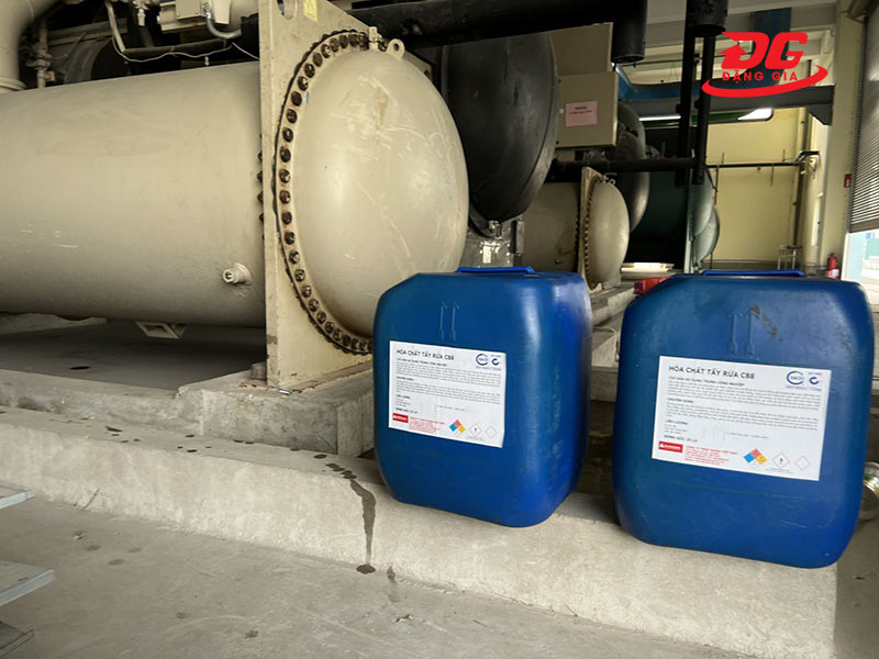 Hóa chất xử lý cáu cặn dàn ngưng, đường ống trong hệ thống chiller giải nhiệt