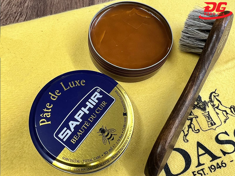 Xi đánh giày nâu nhạt Saphir Pate De Luxe BDC 