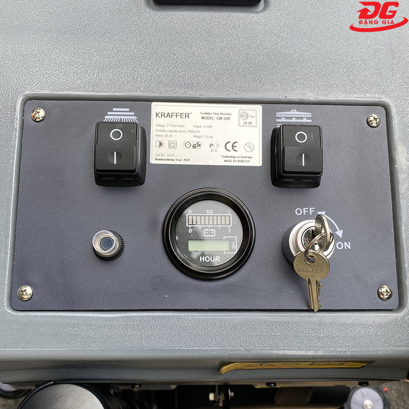 Bảng điều khiển của máy