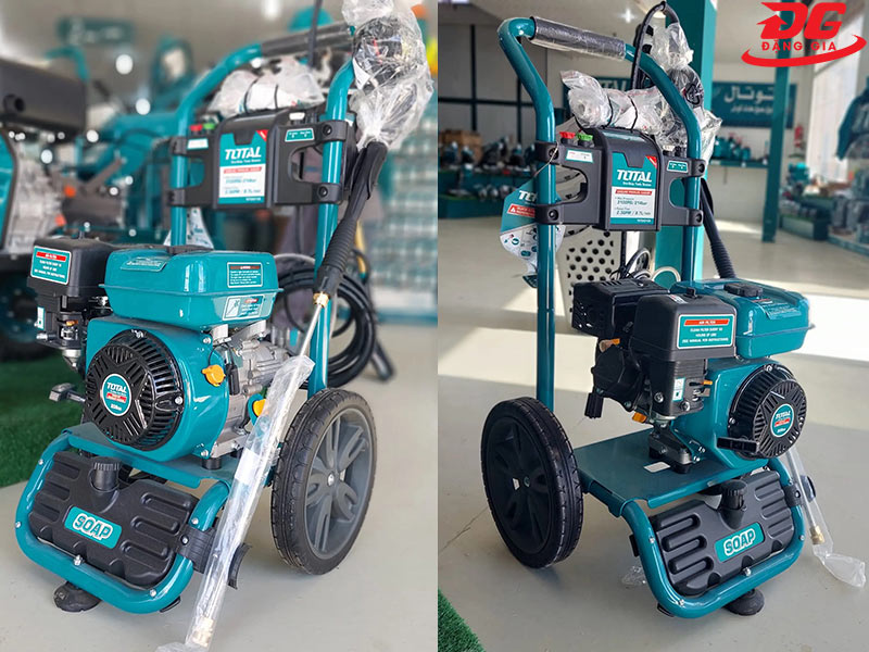 Máy xịt rửa Total bằng chạy động cơ xăng