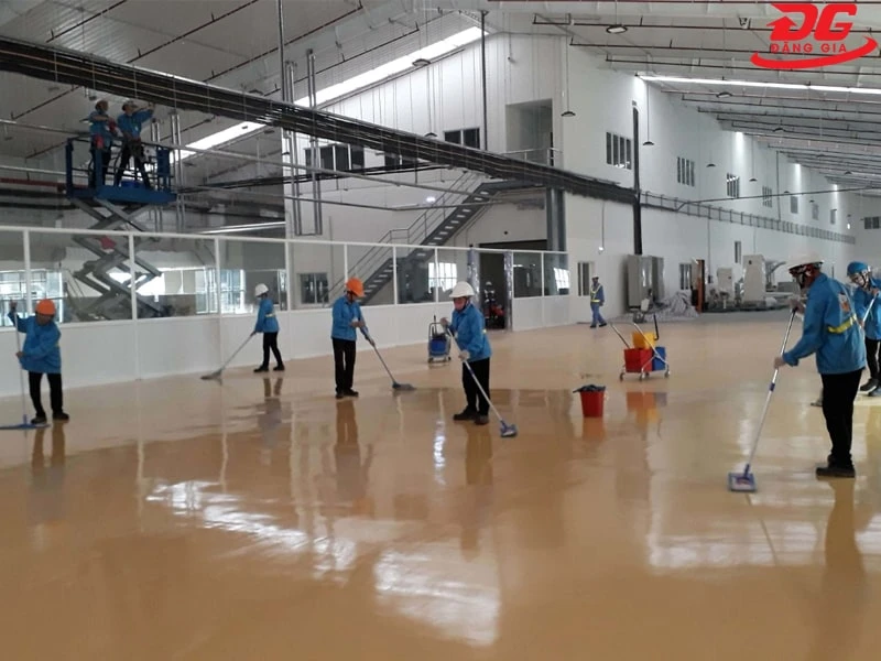 Đội ngũ nhân viên Việt Nhật đông đảo, đáp ứng mọi yêu cầu về tiến độ công việc