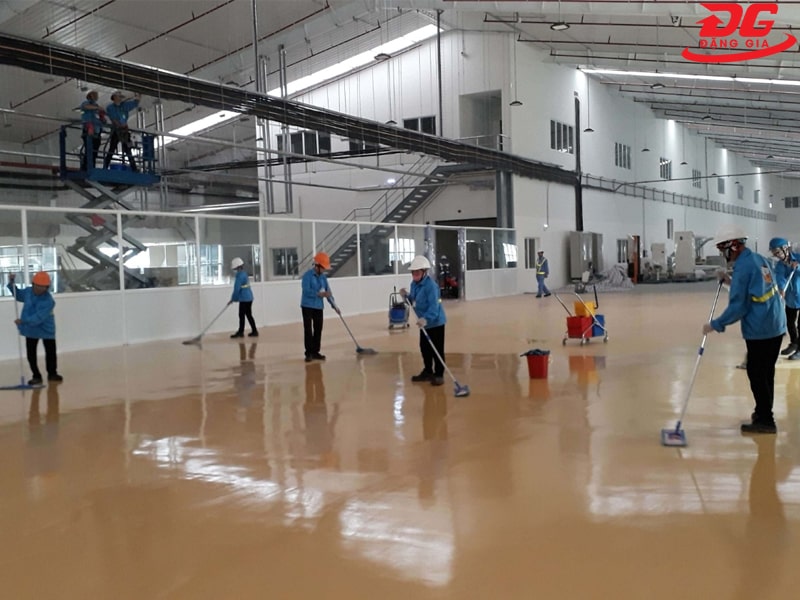 Đội ngũ nhân viên Việt Nhật đông đảo, đáp ứng mọi yêu cầu về tiến độ công việc