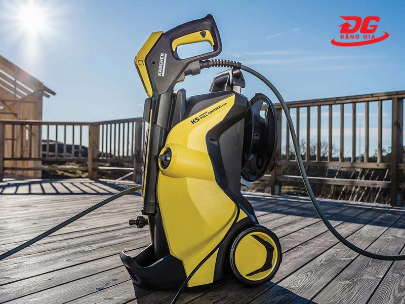 Máy rửa xe áp lực cao Karcher K5 Full Control có thiết kế mạnh mẽ, khỏe khoắn