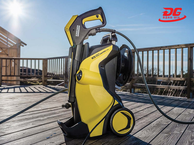 Máy rửa xe áp lực cao Karcher K5 Full Control có thiết kế mạnh mẽ, khỏe khoắn