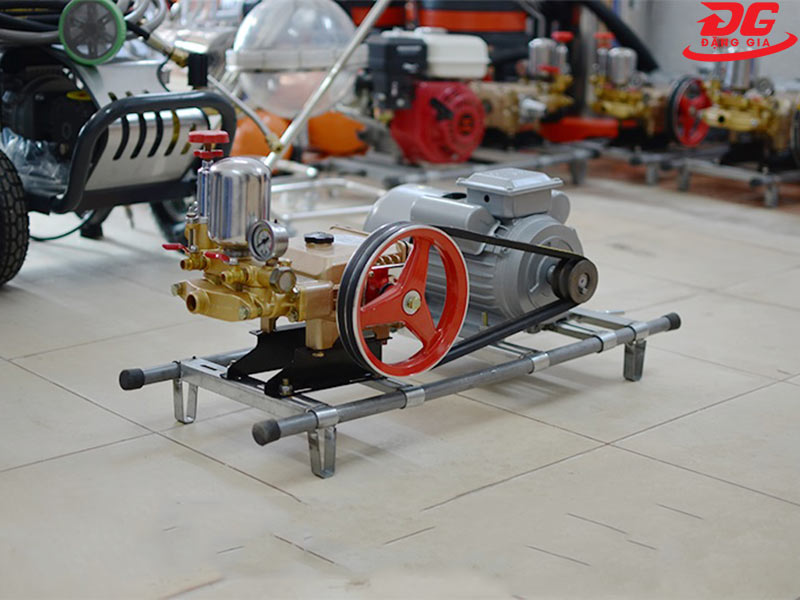 Áp lực nước của máy bơm rửa xe dây đai không cao