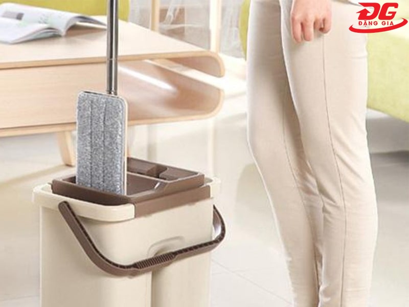 Hướng dẫn lau nhà bằng nước nóng an toàn, hiệu quả