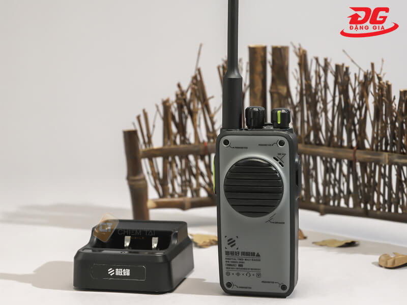 Bộ đàm kỹ thuật số gọi 10km Beebest D501