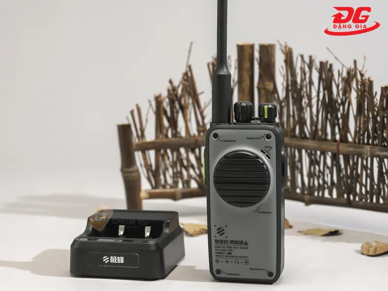 Bộ đàm kỹ thuật số gọi 10km Beebest D501