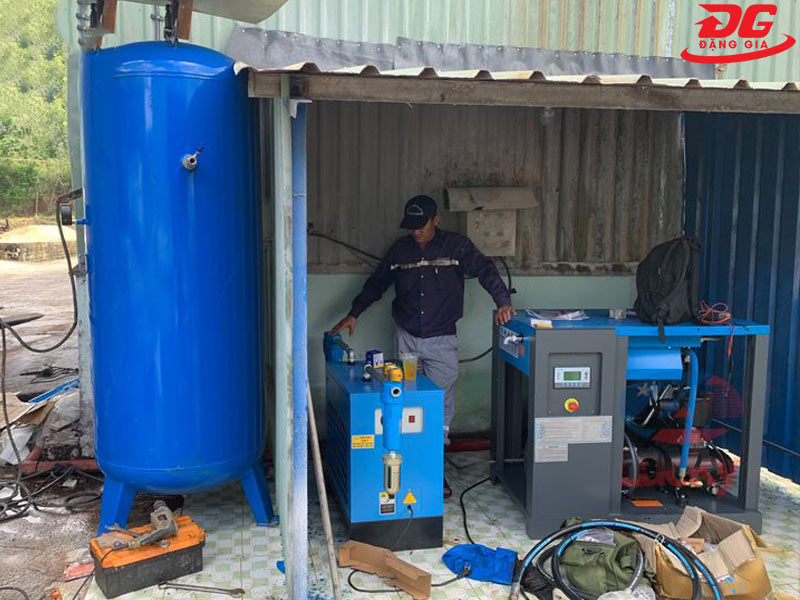 Đặng Gia phân phối máy nén khí trục vít có dầu chính hãng, giá tốt, lắp đặt tận nơi