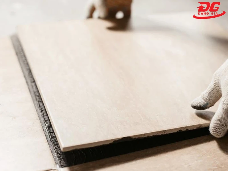 Lát lại gạch ở những vị trí bị nứt vỡ, sụt lún