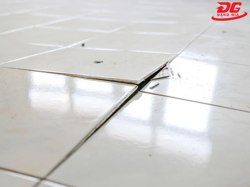 Nền nhà bị phồng rộp làm mất mỹ quan cho công trình