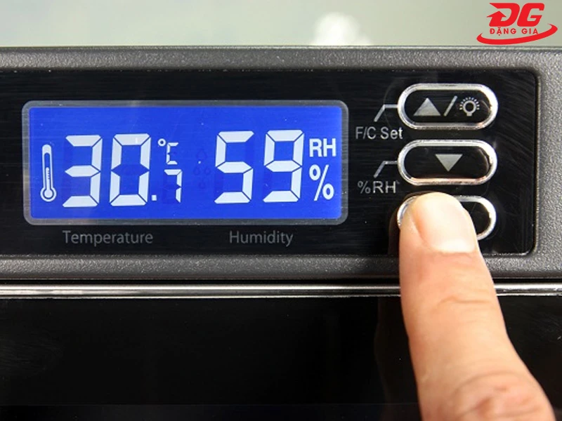 Nút bấm điều khiển tự động