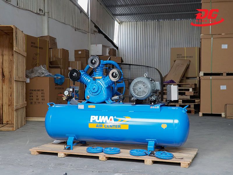 Máy nén khí có dầu Puma PK 10300 10HP, 304 lít