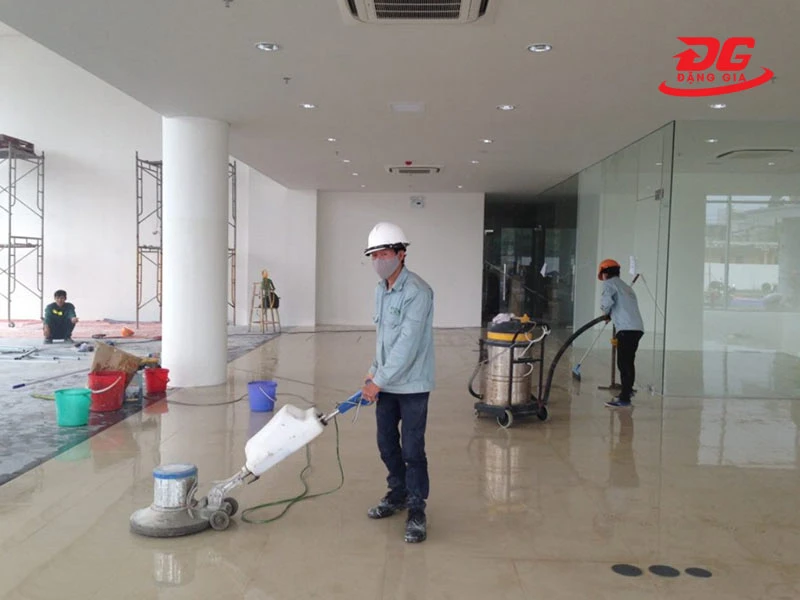 Vệ sinh Việt Tín có đầy đủ máy móc vệ sinh hiện đại,