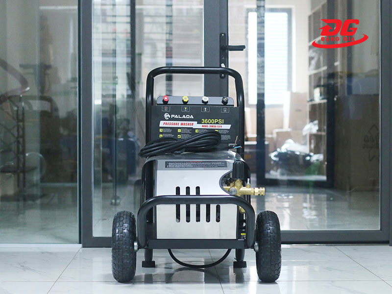 Máy xịt rửa áp lực cao Palada 7.5kW có tần suất phục vụ 70 - 90 xe/ ngày